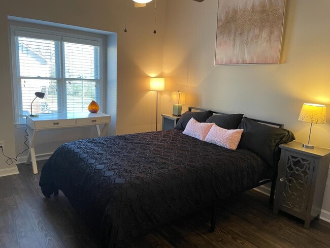 Building Photo - 385 Old Epps Bridge Rd