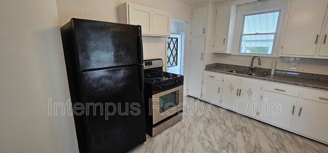 Building Photo - 360 E 326th St