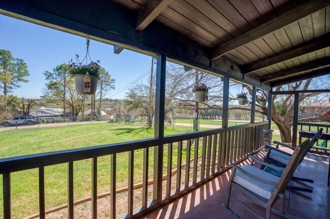 Building Photo - 758 Sandy Mountain Dr