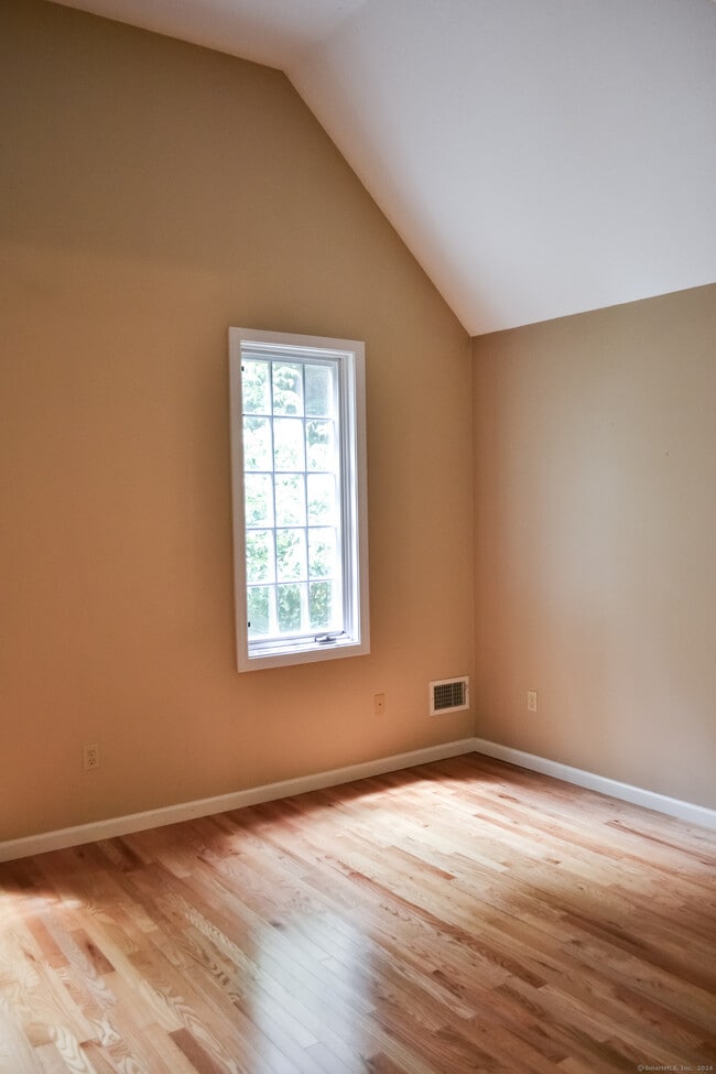 Building Photo - 1 Kempton Mews