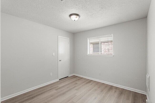 Building Photo - 23403 Canyon Lake Dr