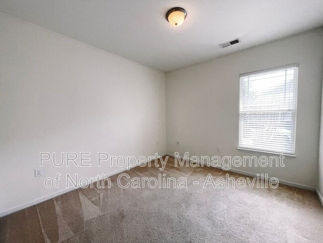 Building Photo - 277 Old Farm School Rd