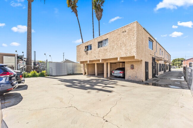 Building Photo - 6316 S Vermont Ave