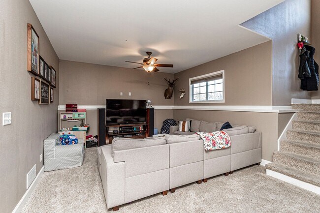 Building Photo - Spacious Single Family Home
