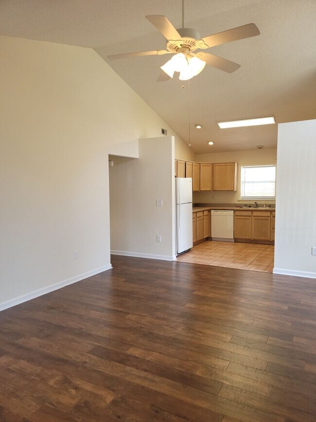 Building Photo - Beachside Living in Surfside – 3BR/2BA Cor...