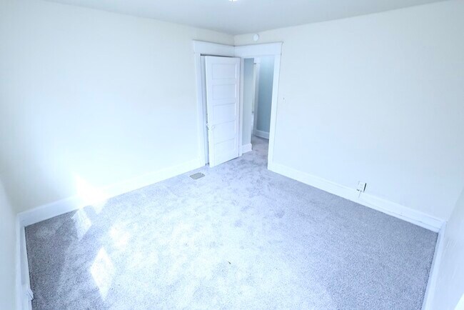 Building Photo - 555 Brittain Rd