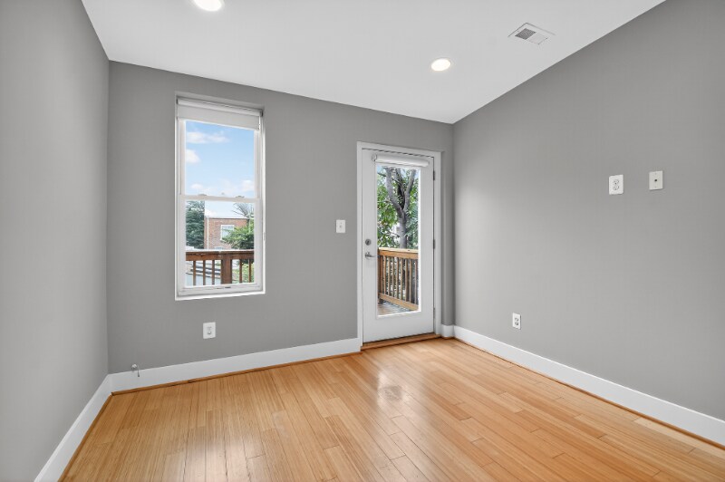 Building Photo - 1241 Kenyon St NW