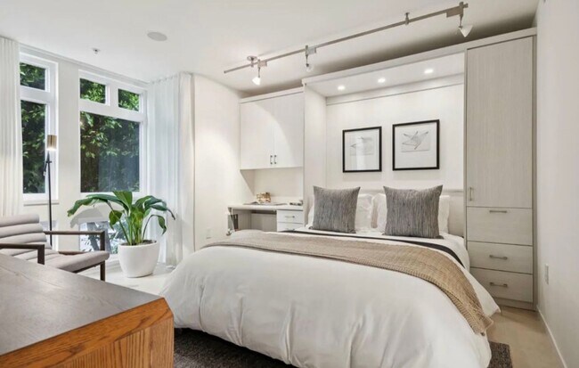 Building Photo - One-of-a-Kind Sophisticated Top-Floor Cond...