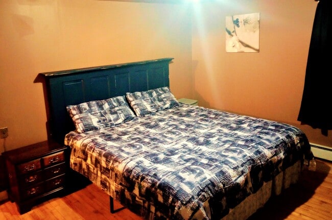 Building Photo - 400 E Lead St