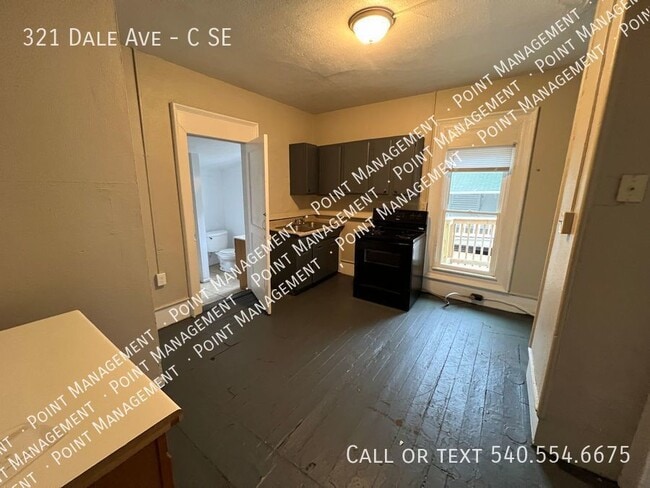 Building Photo - Upstairs 2 Bed 1 Bth Apt Close to Downtown...