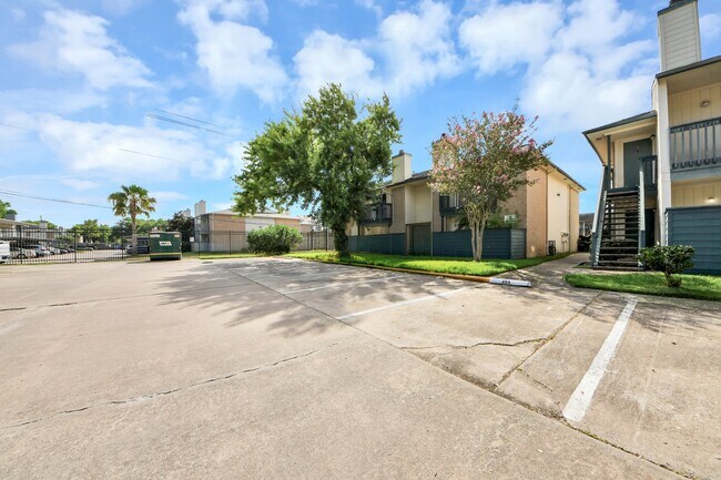 Building Photo - 250 El Dorado Blvd