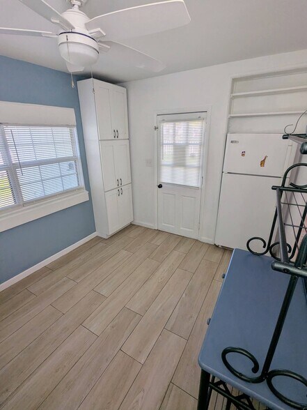 Building Photo - 209 10th St