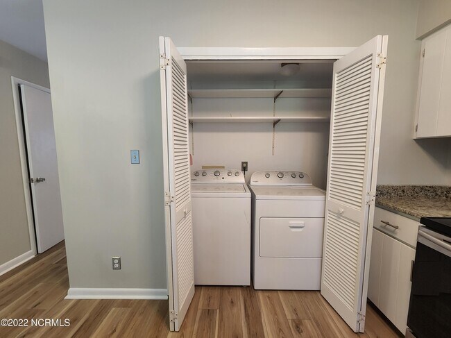 Building Photo - 5 Portwest Townhouses Dr