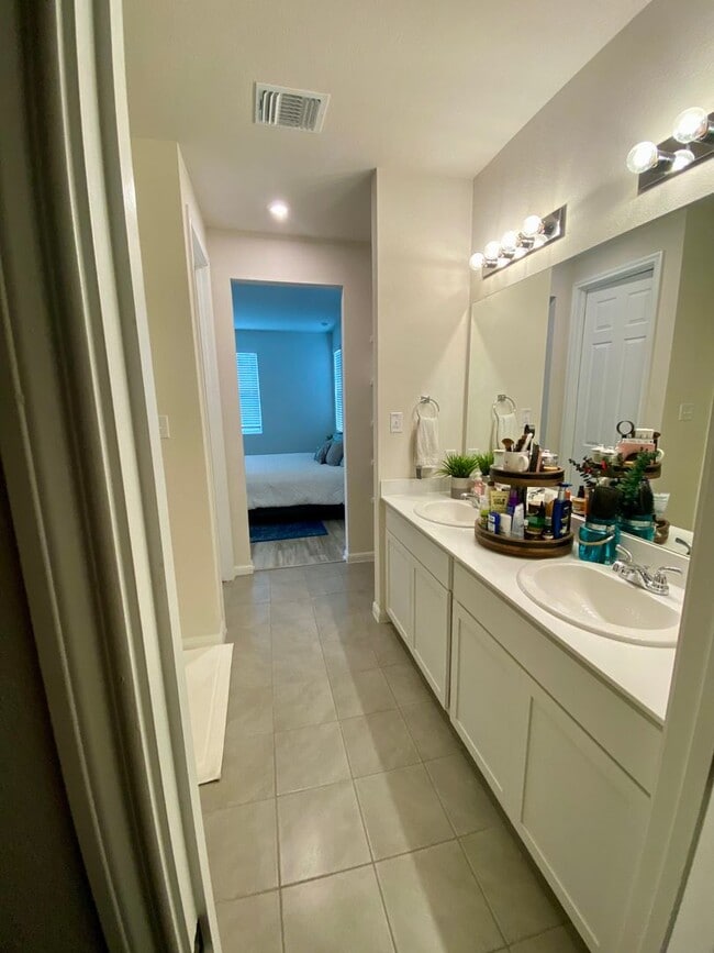 Building Photo - Amazing Floorplan - Coming Soon May 2026