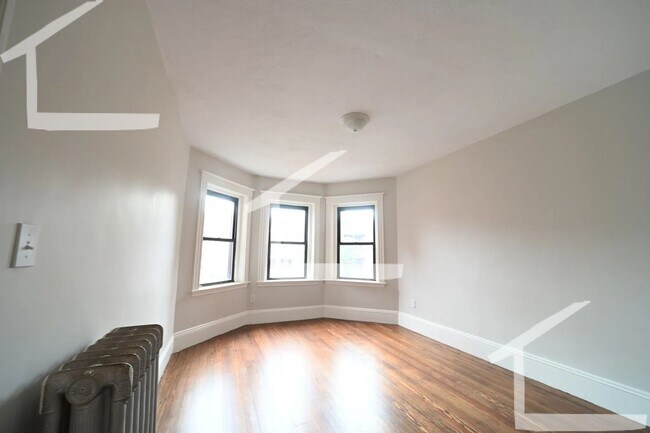 Building Photo - 1855 Beacon St