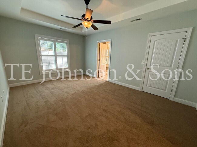 Building Photo - Beautifully Appointed Home in Clemmons