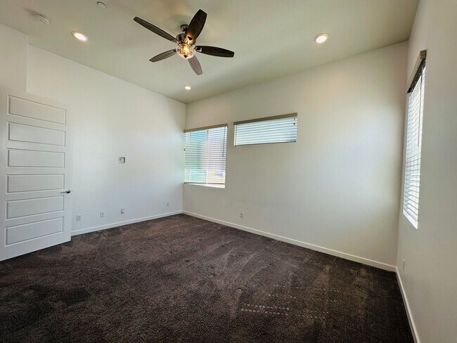 Building Photo - 1835 Vesta Dr