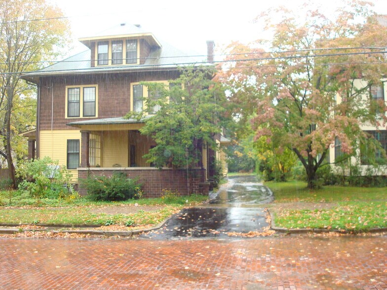 street view - 207 N 3rd St