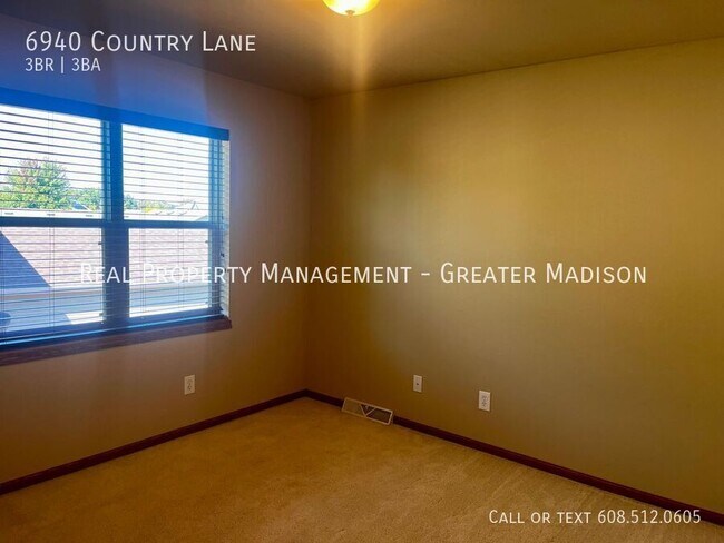 Building Photo - 6940 Country Ln