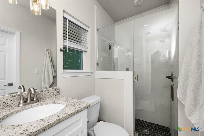 Building Photo - 446 W Overlook Dr