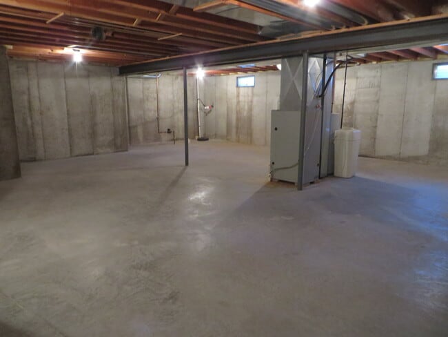 Building Photo - 409 Knights Ave