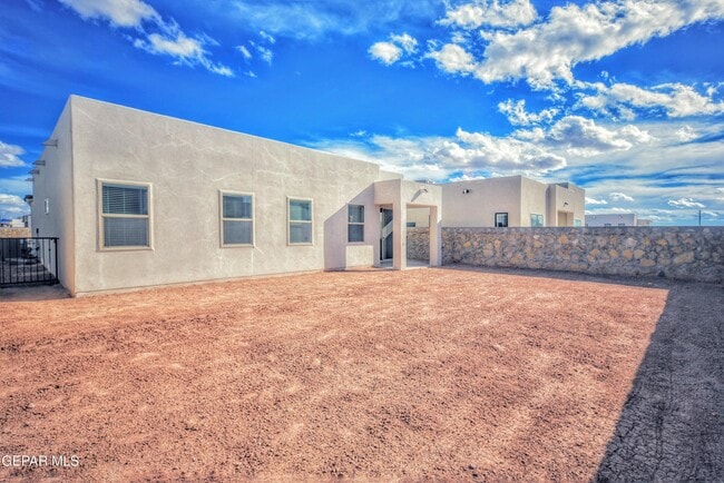 Building Photo - 705 Paseo De La Reina St