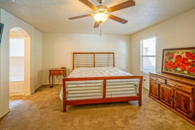 Building Photo - 2045 N Ensenada Cir SE