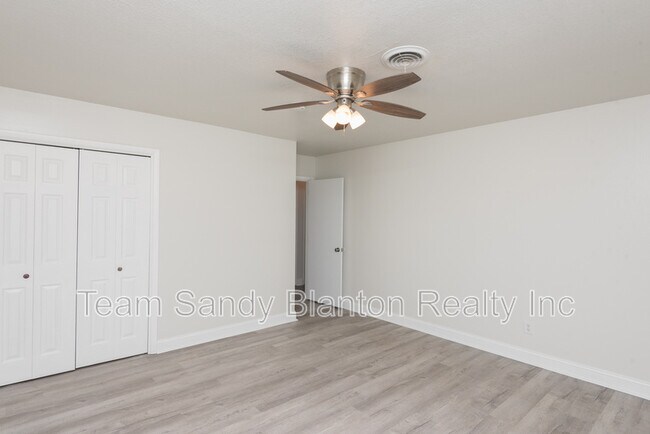 Building Photo - 3995 Tom Ln Dr