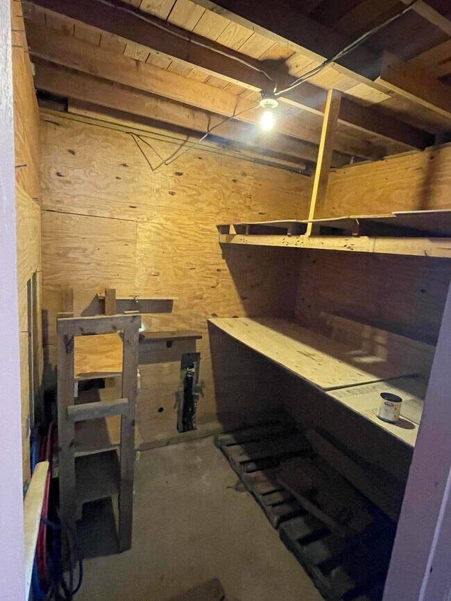 Building Photo - 133 3rd St