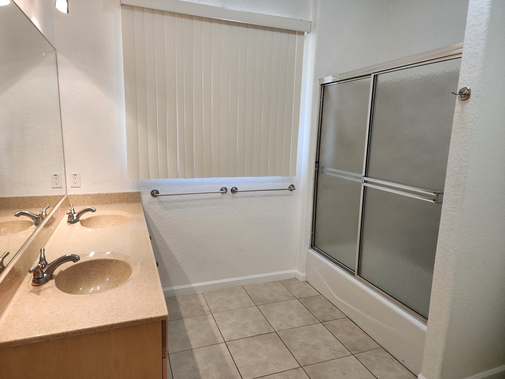 Building Photo - 223 Golf Aire Blvd