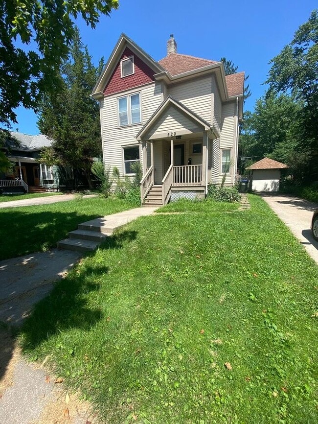 Building Photo - $2,500 | 3 Bedroom, 1.5 Bathroom House | N...