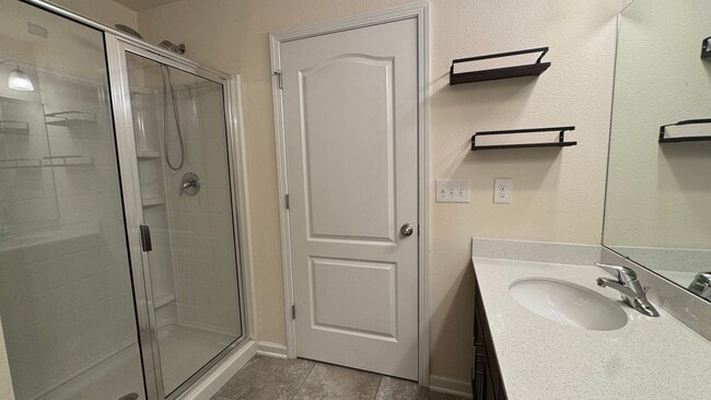 Building Photo - 2/2.5 Townhome in Prestwick – Garage & Screened Patio