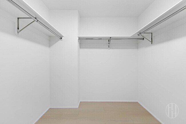 Building Photo - 130 William St