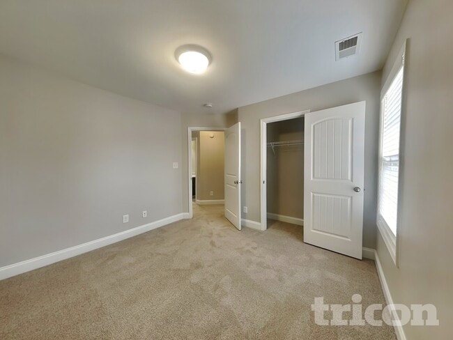 Building Photo - 542 Magnolia Dr