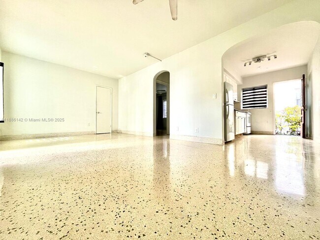 Building Photo - 2101 SW 3rd Ave