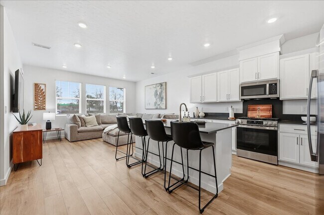 Building Photo - 4226 W Perspective St