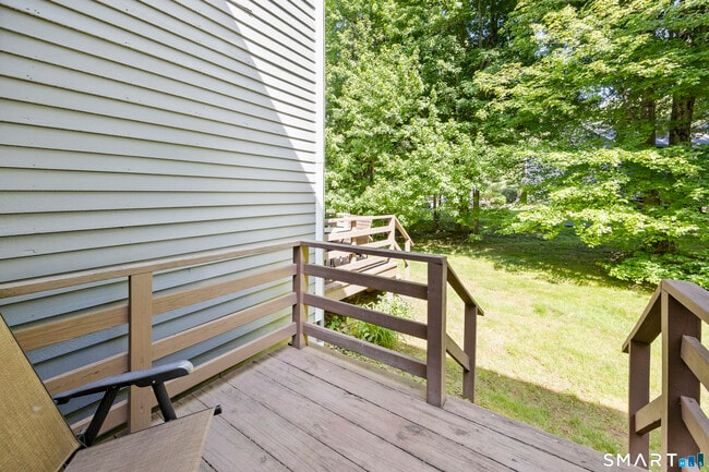 Building Photo - 135 Fairway Dr