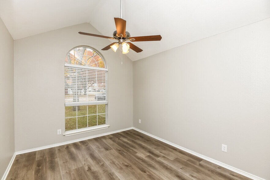 Building Photo - 108 Chevy Chase Ln