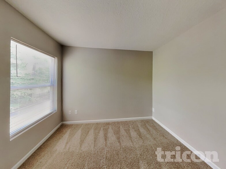 Building Photo - 11802 Village Pond Dr