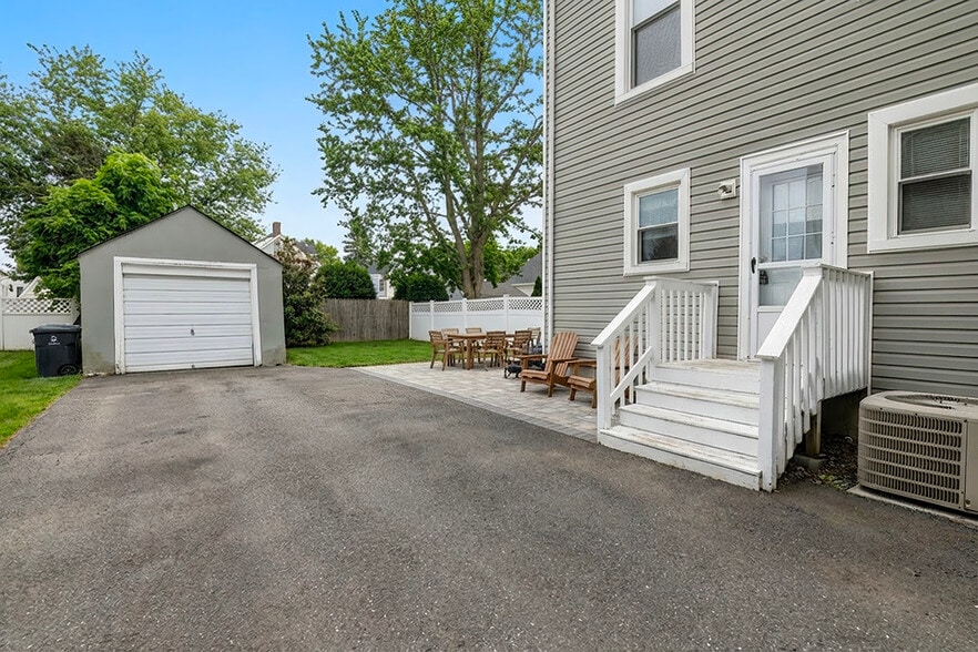 Building Photo - 37 Waverly Pl