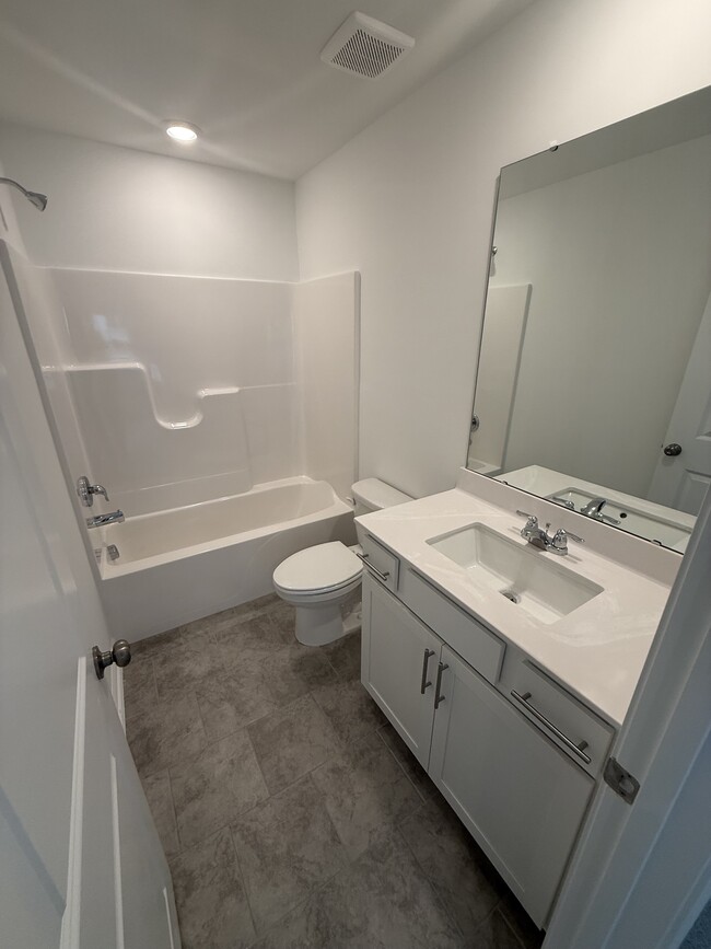 Building Photo - 1512 Crescent Townes Wy