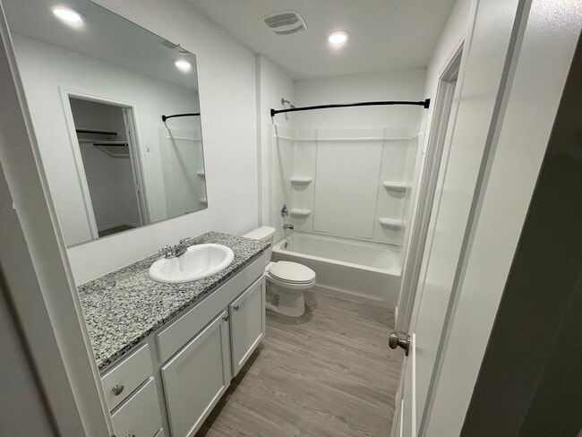 Building Photo - 4127 Cove Fls