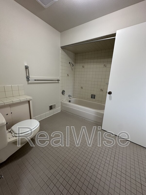 Building Photo - 7730 SW Eaker Pl
