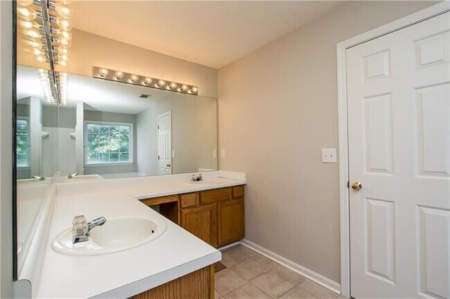 Building Photo - 409 Bottesford Dr NW