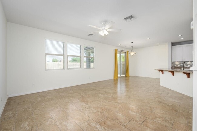 Building Photo - 40262 W Molly Ln