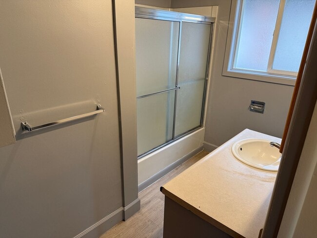 Building Photo - Updated 2 bedroom 1.5 bath duplex in Eugene!