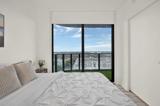 Building Photo - 121 NE 34th St