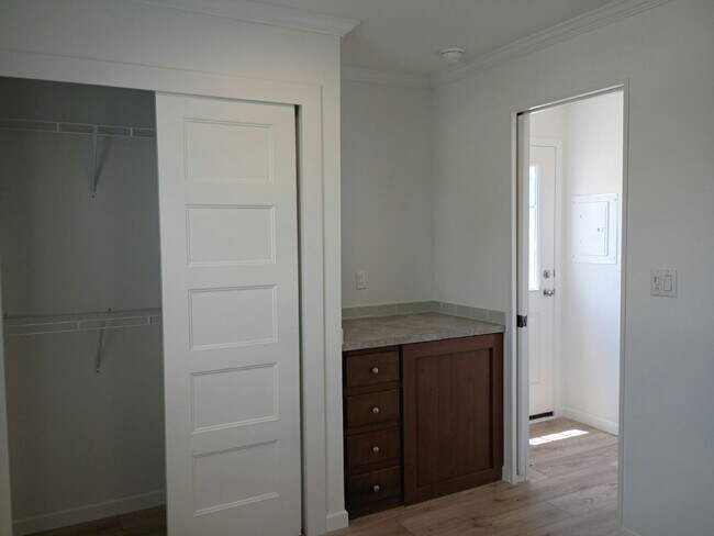 Building Photo - 32 Lily Dr