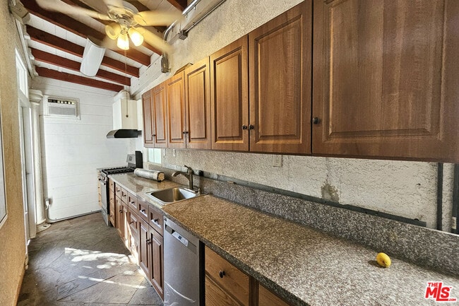 Building Photo - 302 N Griffith Park Dr