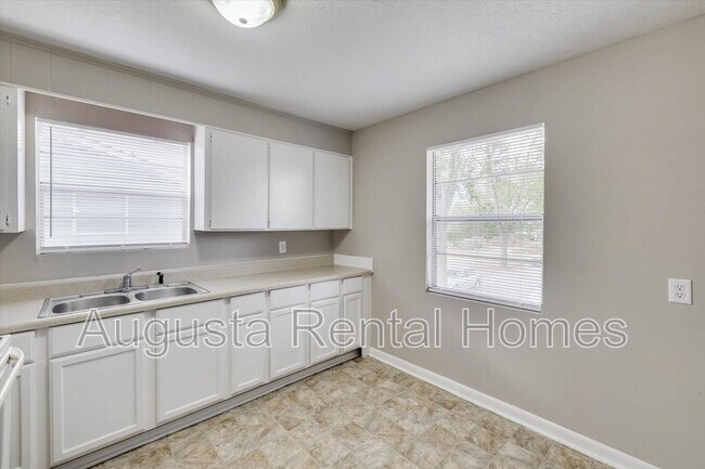 Building Photo - 329 Verdery Dr